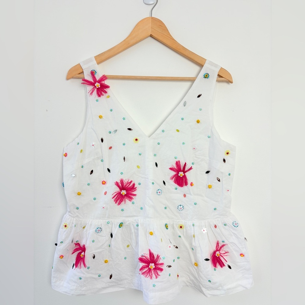 Crown and Ivy Floral Embroidered Sleeveless Top Size Large